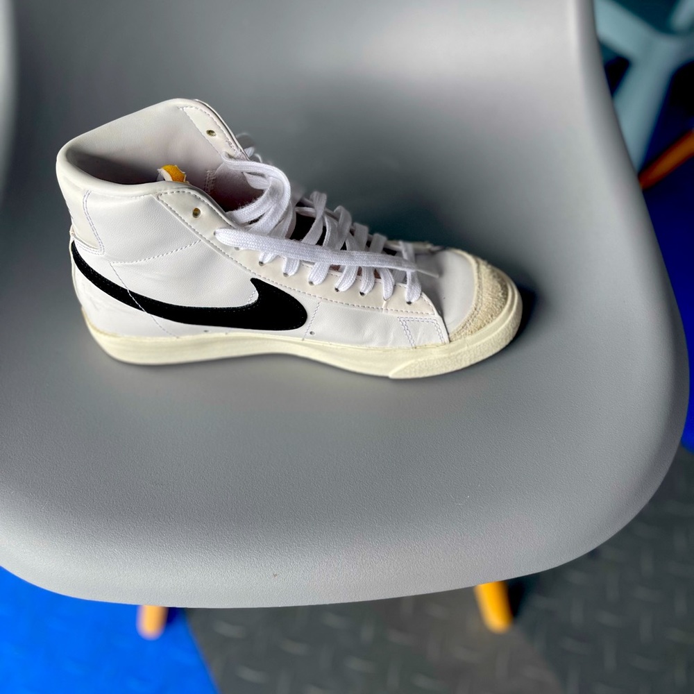 Nike Court Royale 2 Mid-Top Sneaker size 8 worn only twice!